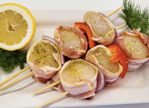 Brochettes de St-Jacques bardées de lard